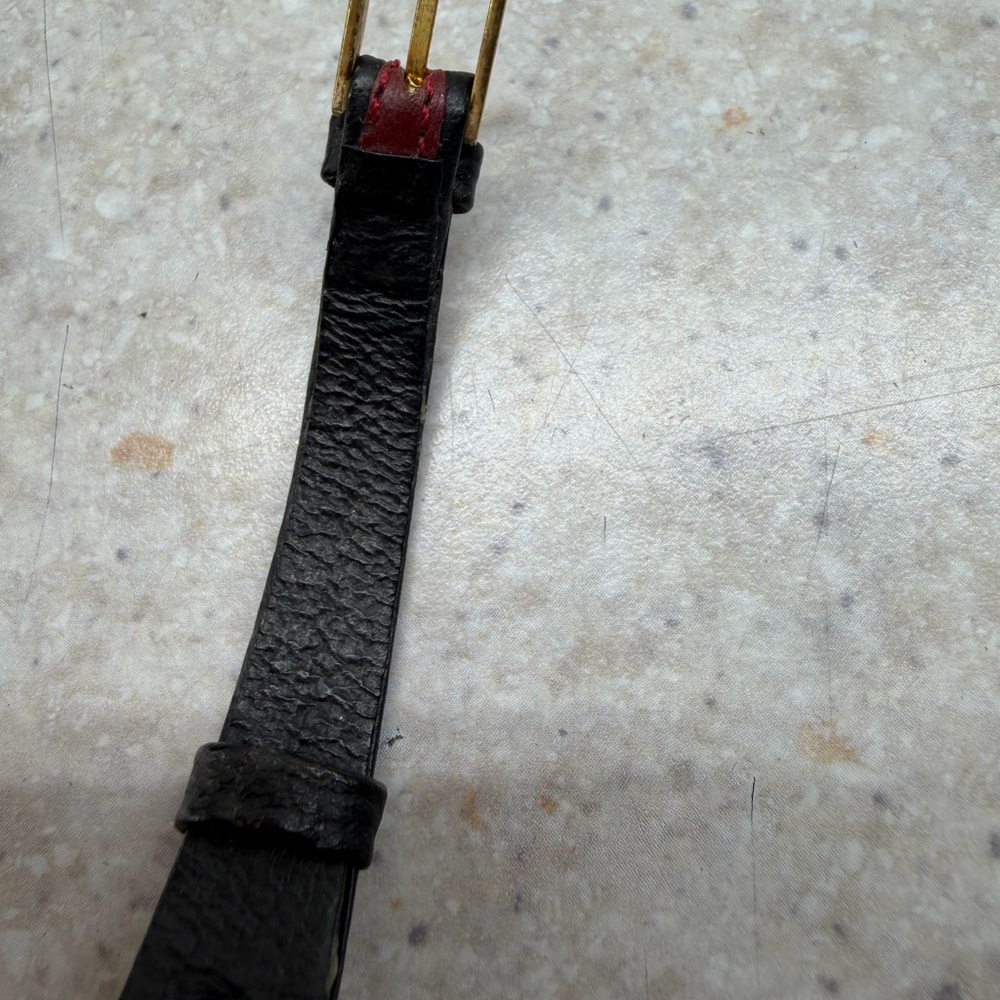Gucci Black and Red Women's Watch vintage rare mother of pearl face - Picture 8 of 9